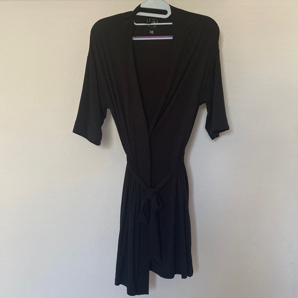 Cozy Earth Bamboo Black Robe XS - Picture 1 of 7